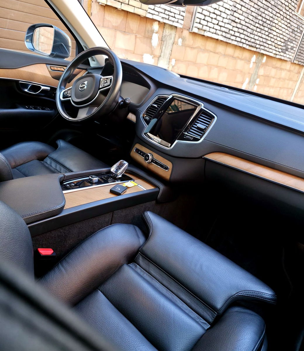 Consolă și interior curățat